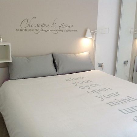 Appartamento Elisa 50M Trenino Rosso ตีราโน ภายนอก รูปภาพ
