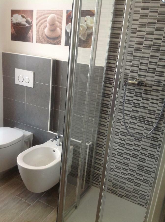 Appartamento Elisa 50M Trenino Rosso ตีราโน ภายนอก รูปภาพ
