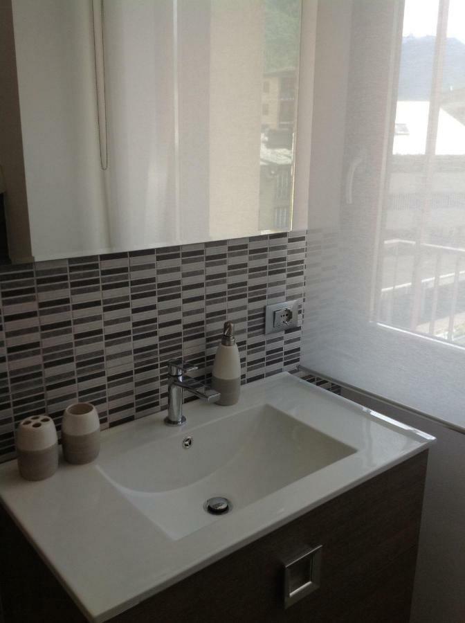 Appartamento Elisa 50M Trenino Rosso ตีราโน ภายนอก รูปภาพ