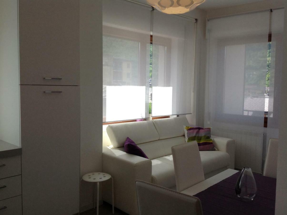 Appartamento Elisa 50M Trenino Rosso ตีราโน ภายนอก รูปภาพ
