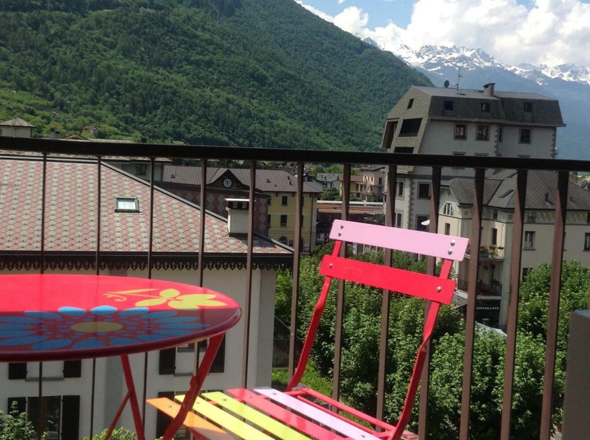 Appartamento Elisa 50M Trenino Rosso ตีราโน ภายนอก รูปภาพ